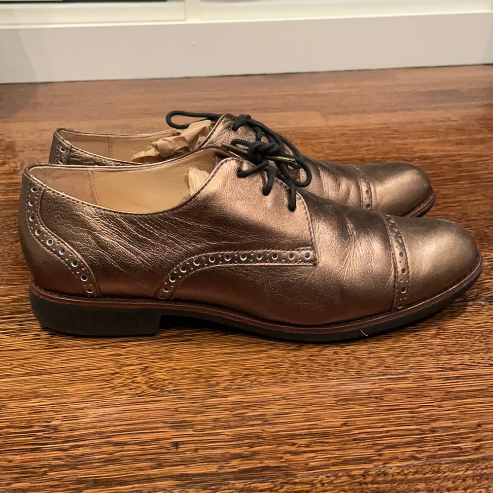 Cole Haan 7.5 Gold with a tie shoe